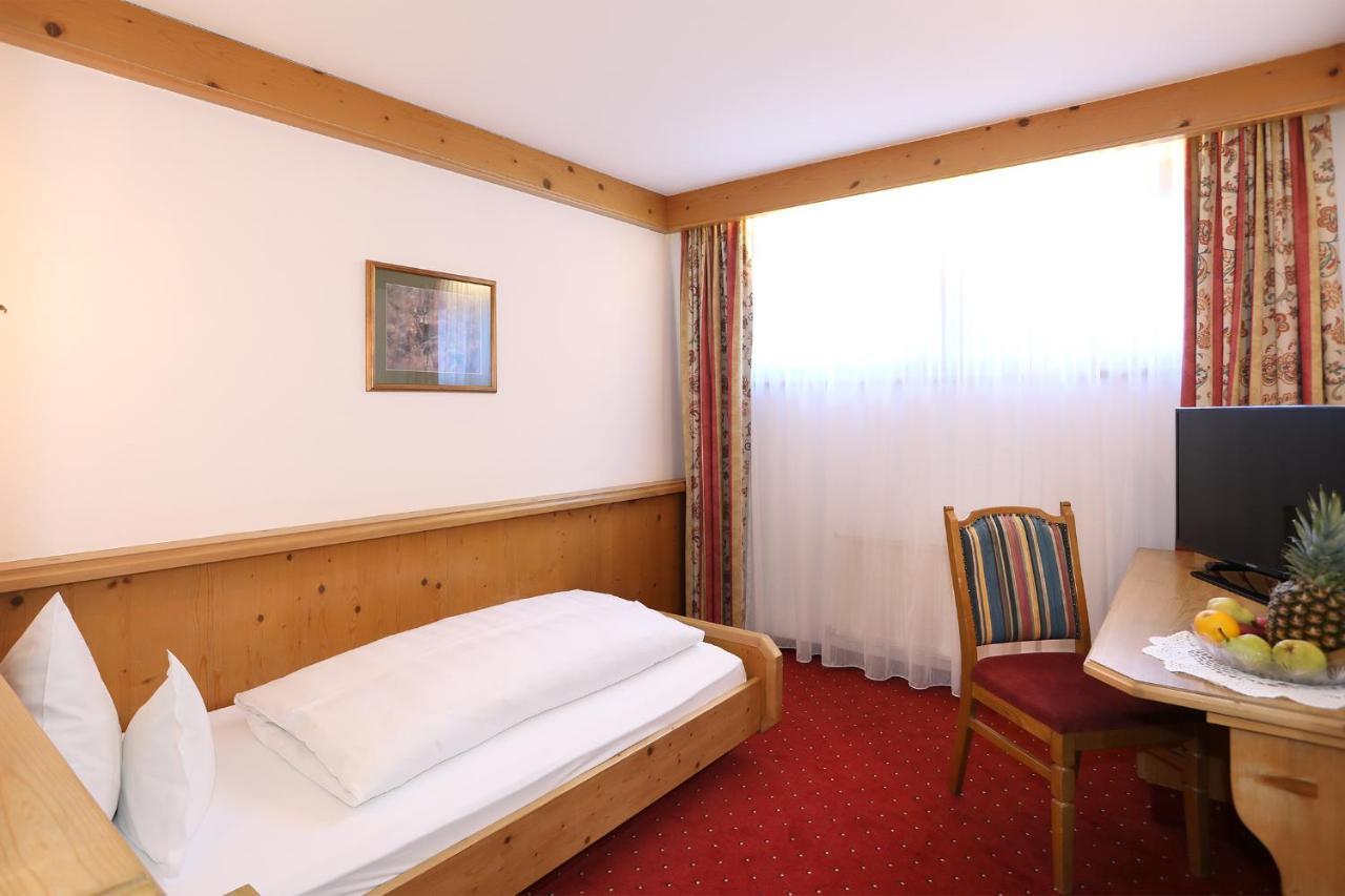 Hotel Almhof นอยชติฟ อิม ชตูไปทัล ภายนอก รูปภาพ
